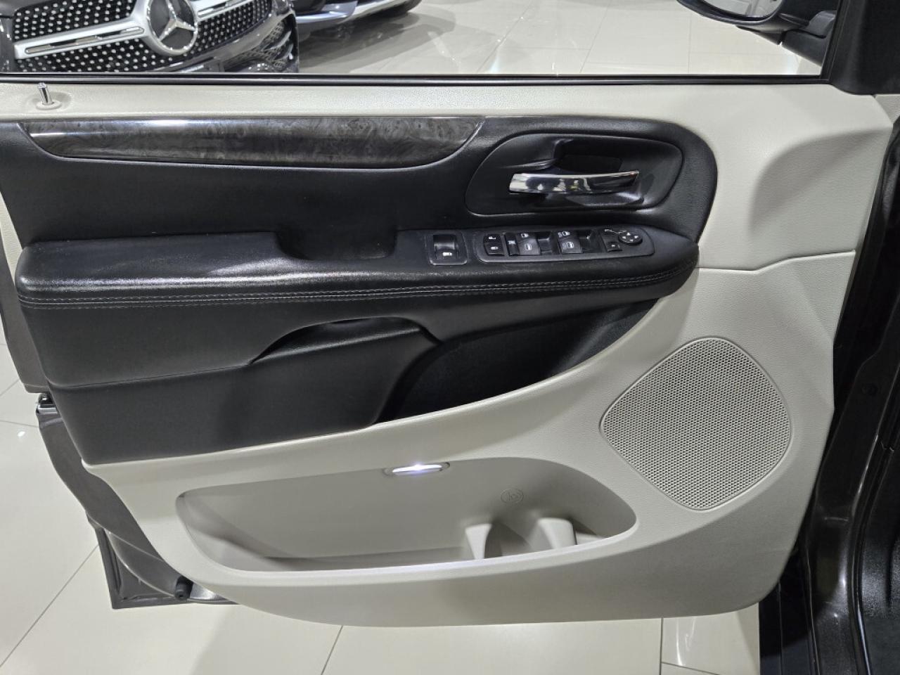 2017 Dodge Grand Caravan SXT Plus Stow N Go  Backup Camera Rear Climate Con Photo