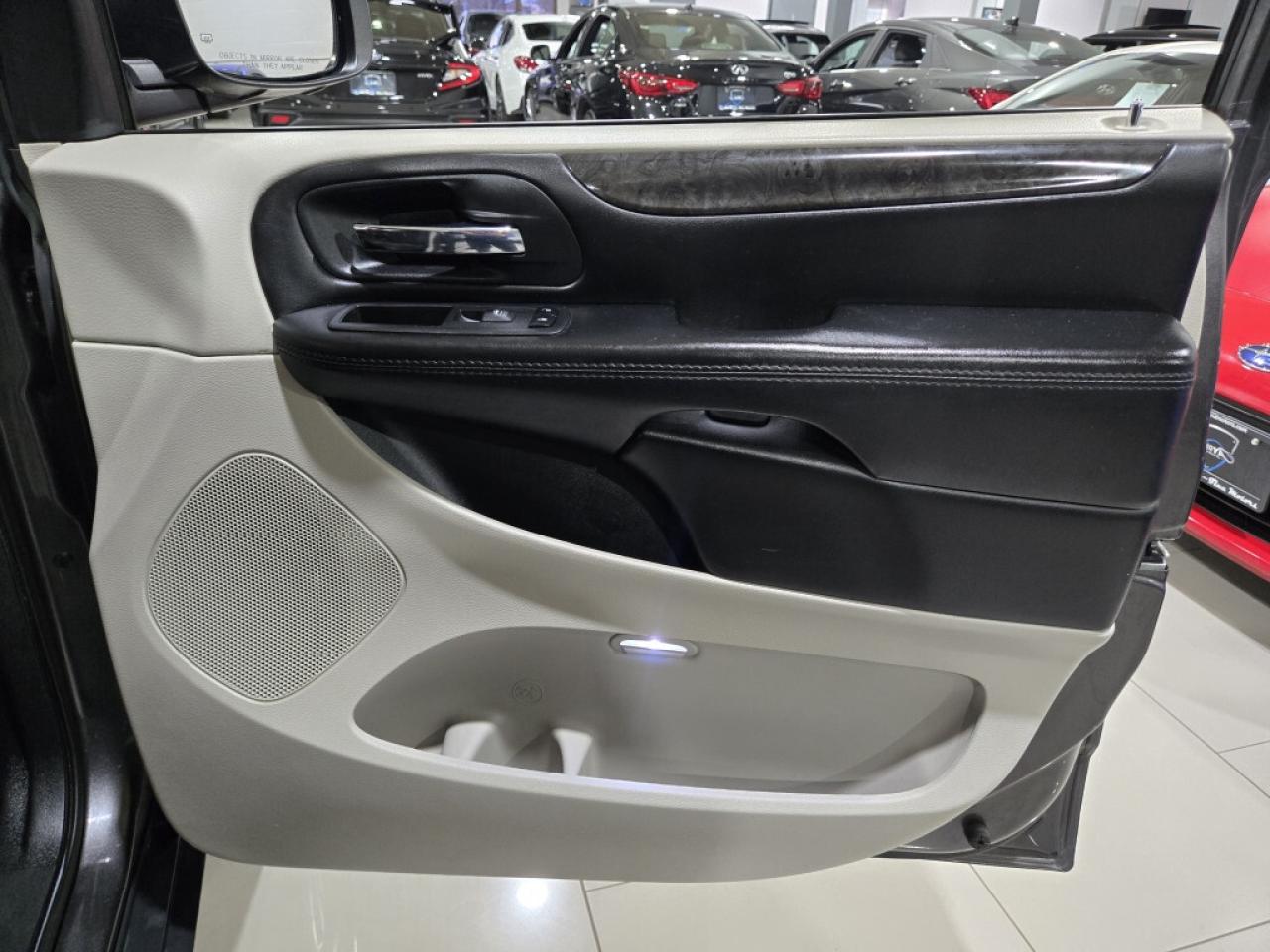 2017 Dodge Grand Caravan SXT Plus Stow N Go  Backup Camera Rear Climate Con Photo