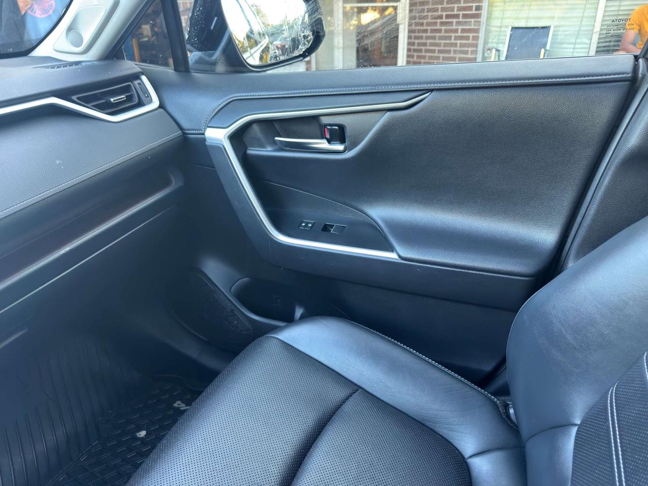 2020 Toyota RAV4 LIMITED AWD Photo