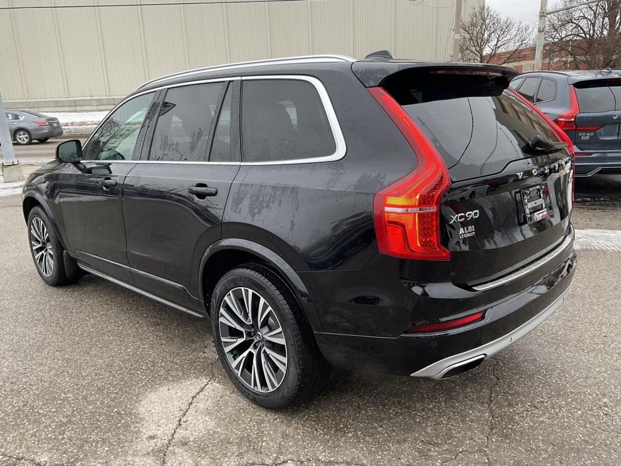 2021 Volvo XC90 T6 Momentum AWD - LTHR! NAV! BACK-UP CAM! BSM! 7 P Photo