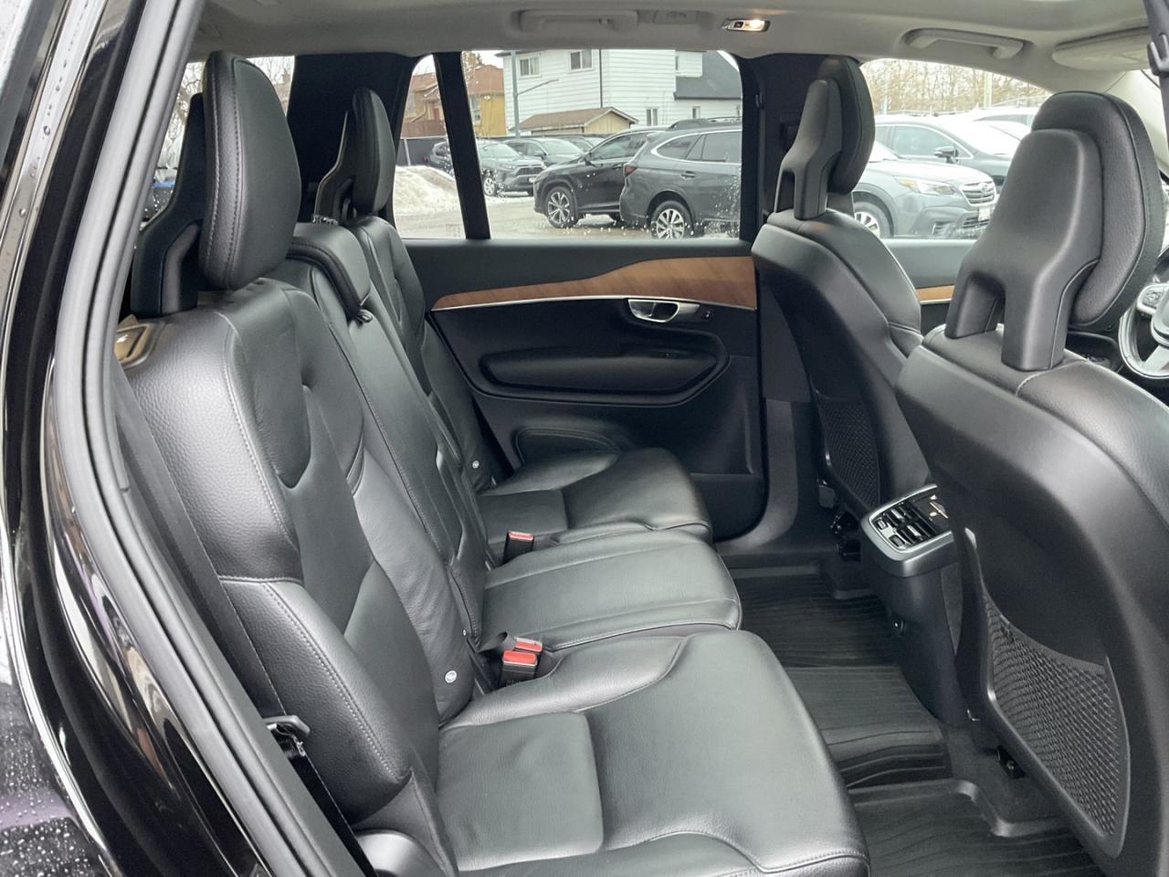 2021 Volvo XC90 T6 Momentum AWD - LTHR! NAV! BACK-UP CAM! BSM! 7 P Photo