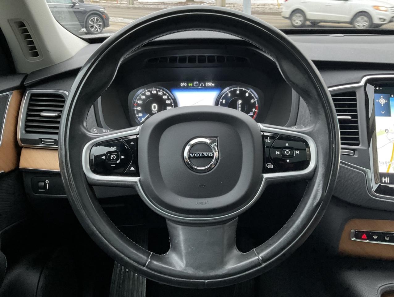 2021 Volvo XC90 T6 Momentum AWD - LTHR! NAV! BACK-UP CAM! BSM! 7 P Photo