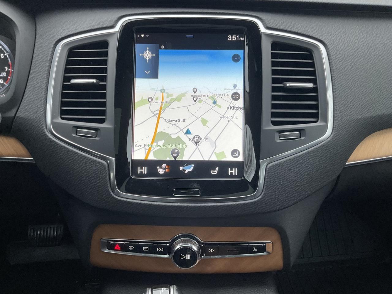 2021 Volvo XC90 T6 Momentum AWD - LTHR! NAV! BACK-UP CAM! BSM! 7 P Photo