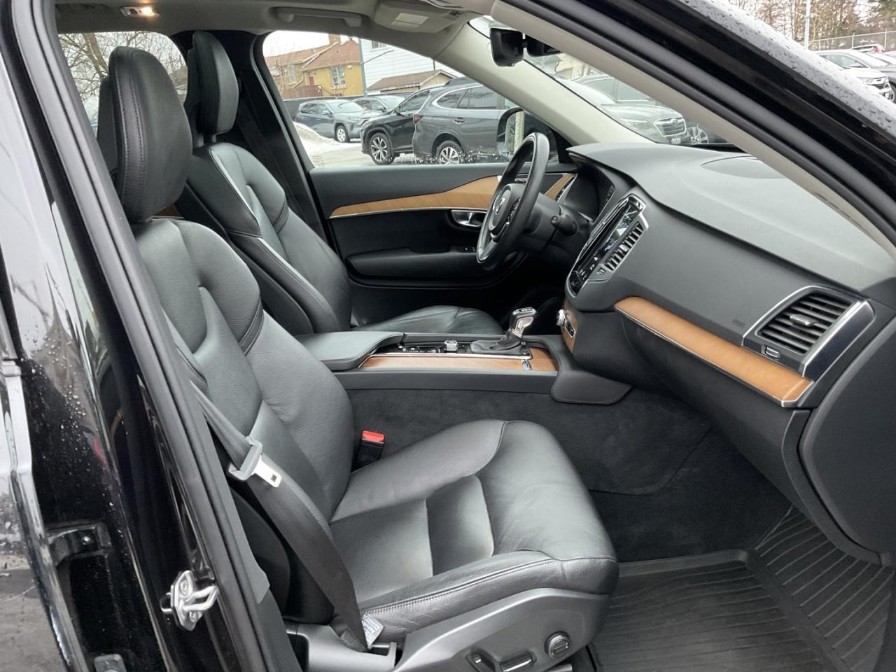 2021 Volvo XC90 T6 Momentum AWD - LTHR! NAV! BACK-UP CAM! BSM! 7 P Photo