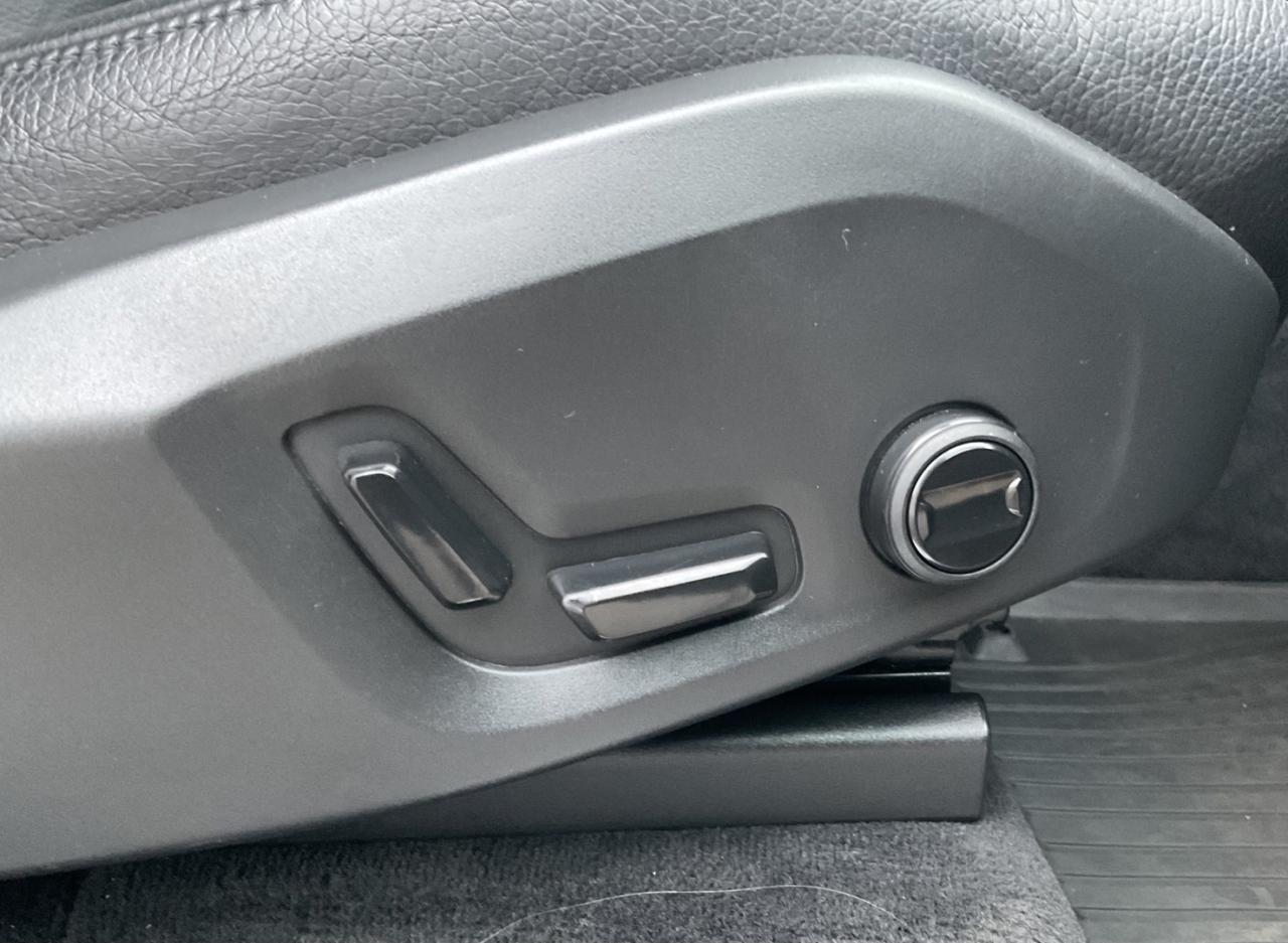 2021 Volvo XC90 T6 Momentum AWD - LTHR! NAV! BACK-UP CAM! BSM! 7 P Photo