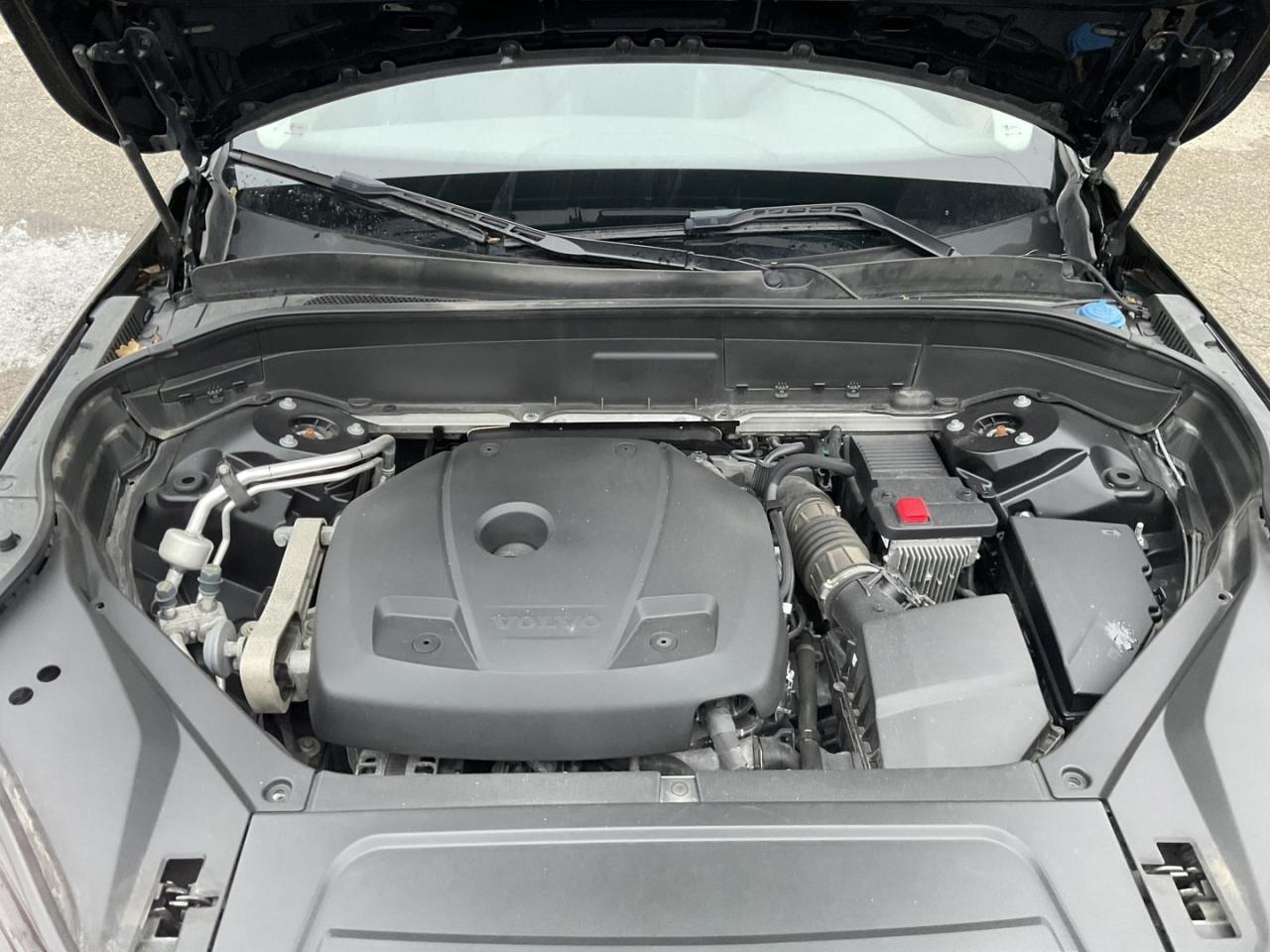 2021 Volvo XC90 T6 Momentum AWD - LTHR! NAV! BACK-UP CAM! BSM! 7 P Photo