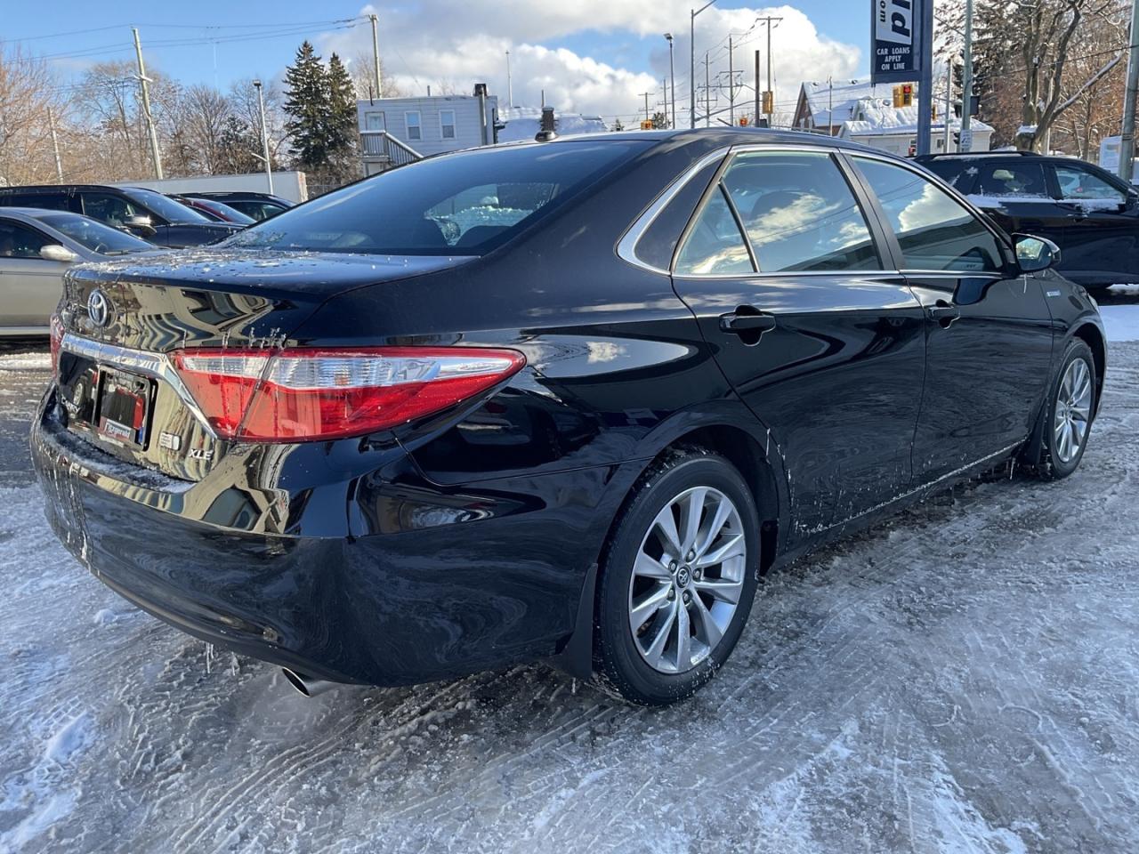 2015 Toyota Camry Hybrid XLE - LTHR! NAV! BACK-UP CAM! BSM! SUNROOF! Photo