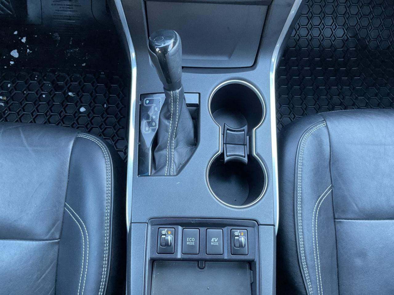 2015 Toyota Camry Hybrid XLE - LTHR! NAV! BACK-UP CAM! BSM! SUNROOF! Photo