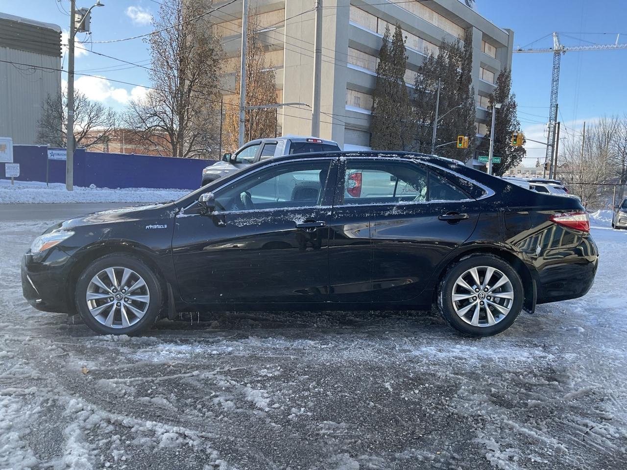 2015 Toyota Camry Hybrid XLE - LTHR! NAV! BACK-UP CAM! BSM! SUNROOF! Photo