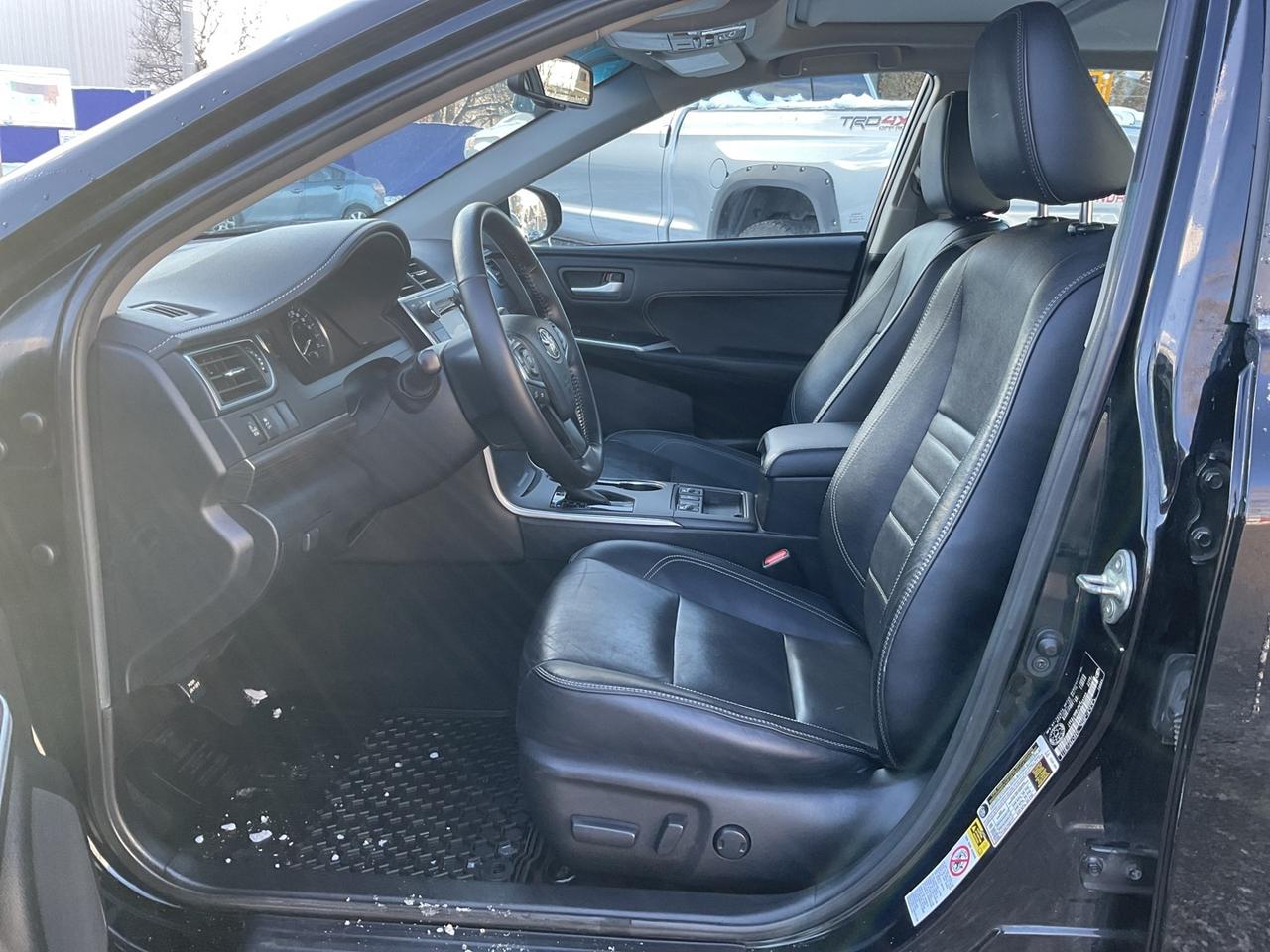 2015 Toyota Camry Hybrid XLE - LTHR! NAV! BACK-UP CAM! BSM! SUNROOF! Photo