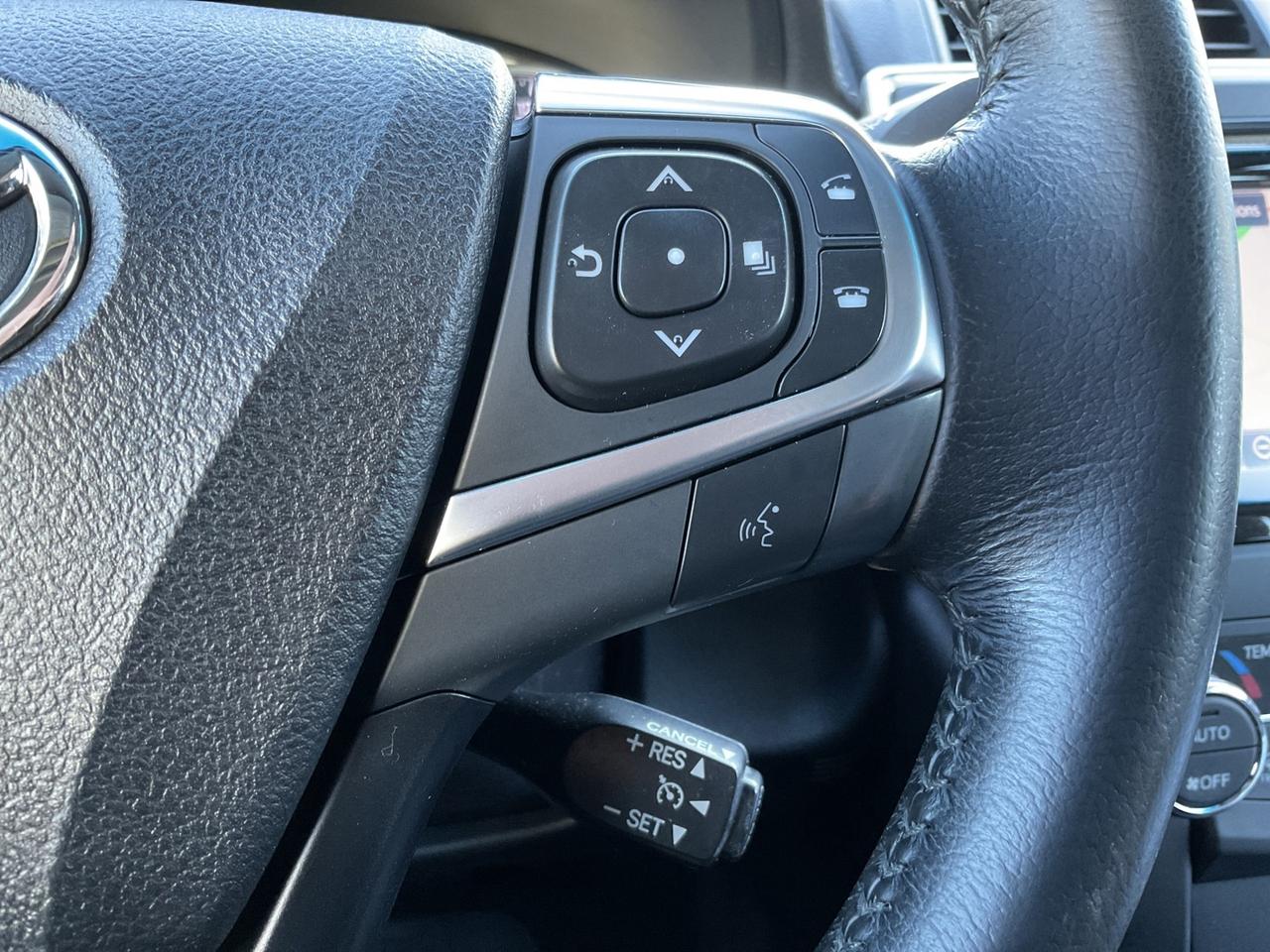 2015 Toyota Camry Hybrid XLE - LTHR! NAV! BACK-UP CAM! BSM! SUNROOF! Photo