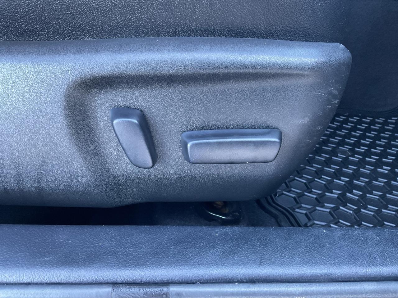 2015 Toyota Camry Hybrid XLE - LTHR! NAV! BACK-UP CAM! BSM! SUNROOF! Photo