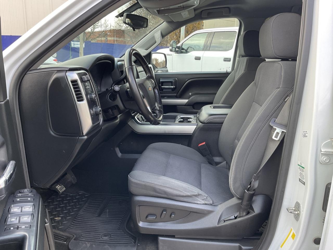 2018 Chevrolet Silverado 1500 LT Crew Cab 4WD - NAV! BACK-UP CAM! HEATED SEATS! Photo