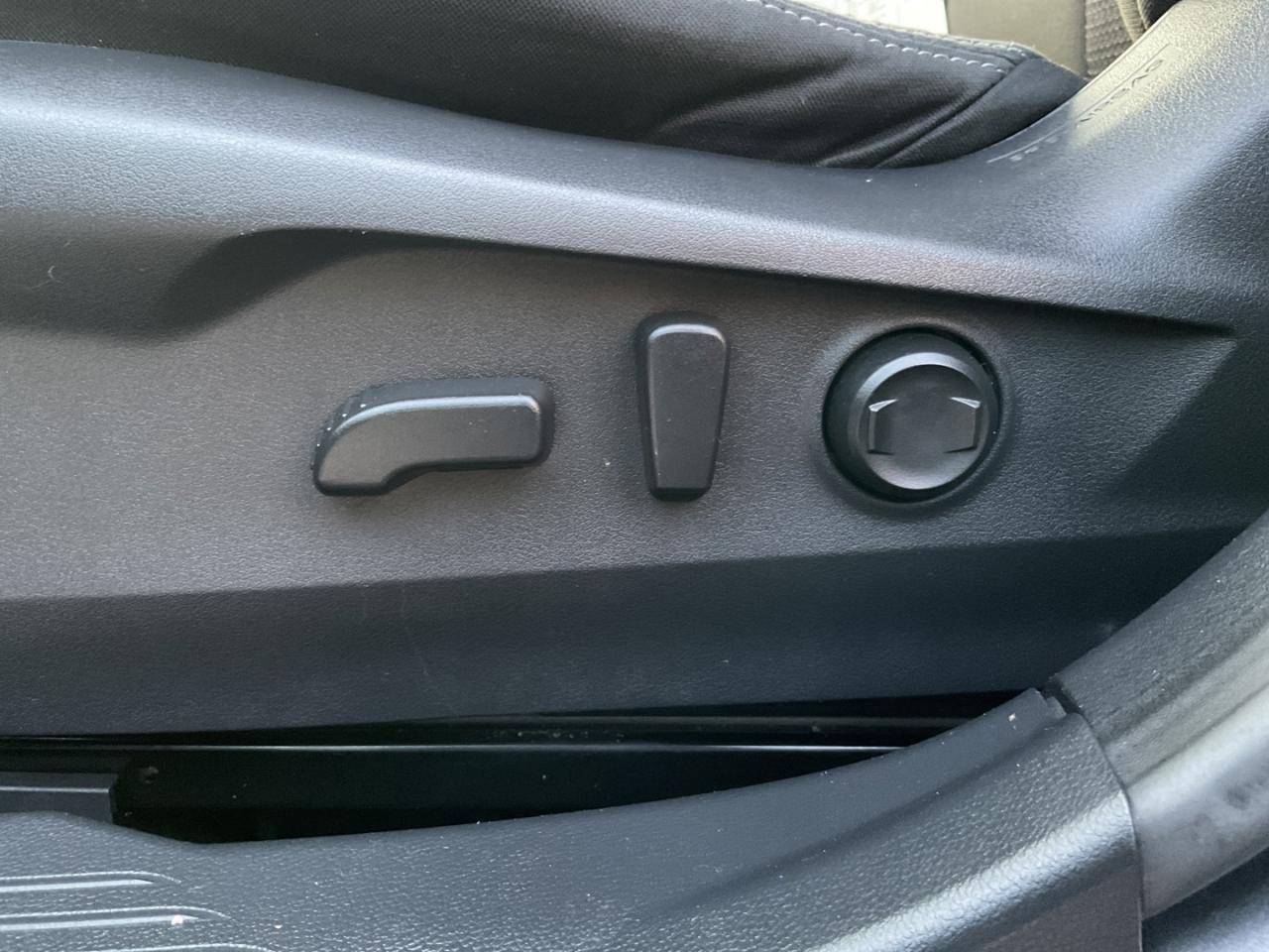 2020 Subaru Outback Touring - EYE SIGHT! BACK-UP CAM! BSM! SUNROOF! Photo