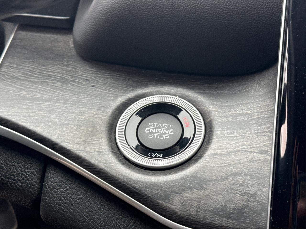 2023 Jeep Grand Cherokee Limited 4x4 WE FINANCE ALL CREDIT!  CLEAN! Photo