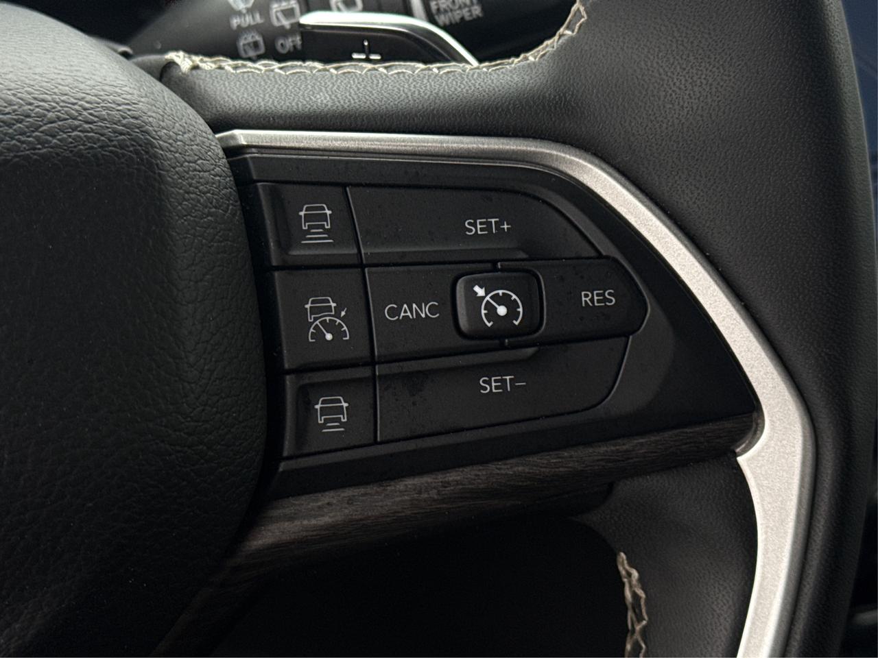 2023 Jeep Grand Cherokee Limited 4x4 WE FINANCE ALL CREDIT!  CLEAN! Photo