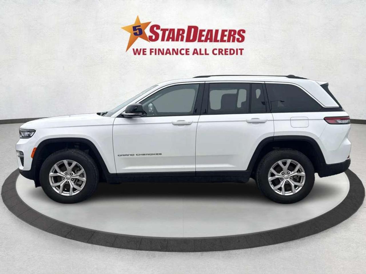 2023 Jeep Grand Cherokee Limited 4x4 WE FINANCE ALL CREDIT!  CLEAN! Photo3