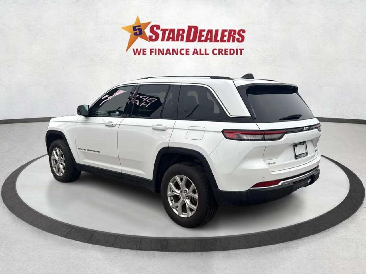 2023 Jeep Grand Cherokee Limited 4x4 WE FINANCE ALL CREDIT!  CLEAN! Photo4
