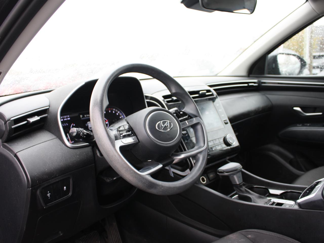 2023 Hyundai Tucson Essential AWD / Heated Seats / Bluetooth / Camera Photo