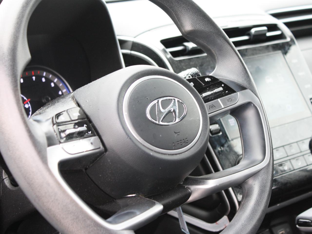 2023 Hyundai Tucson Essential AWD / Heated Seats / Bluetooth / Camera Photo