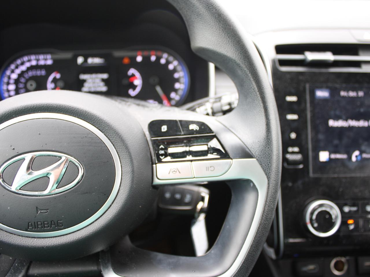 2023 Hyundai Tucson Essential AWD / Heated Seats / Bluetooth / Camera Photo