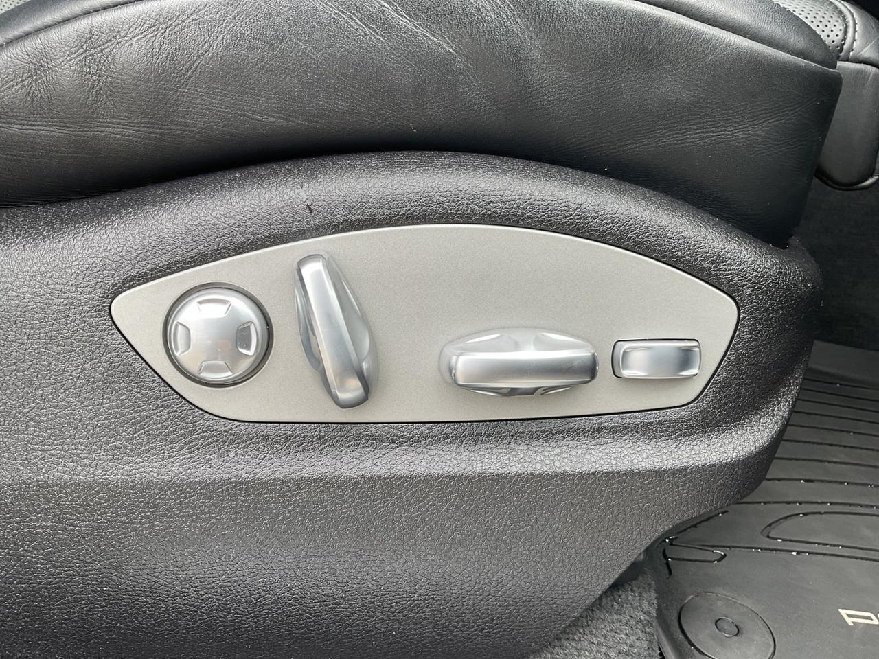 2020 Porsche Macan S - LTHR! NAV! 360 CAM! PANO ROOF! Photo