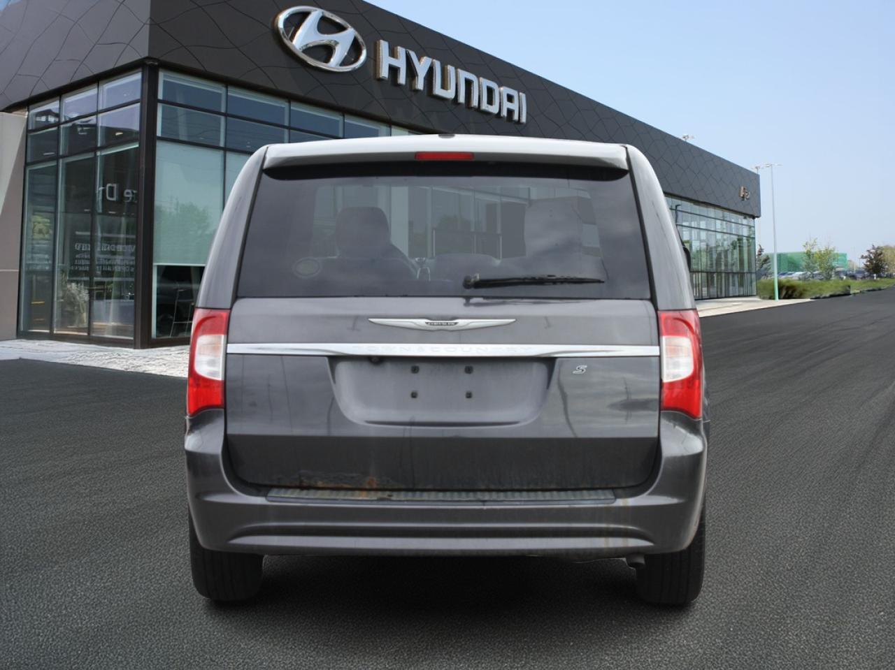 2016 Chrysler Town & Country 4dr Wgn S As-Is Special Photo