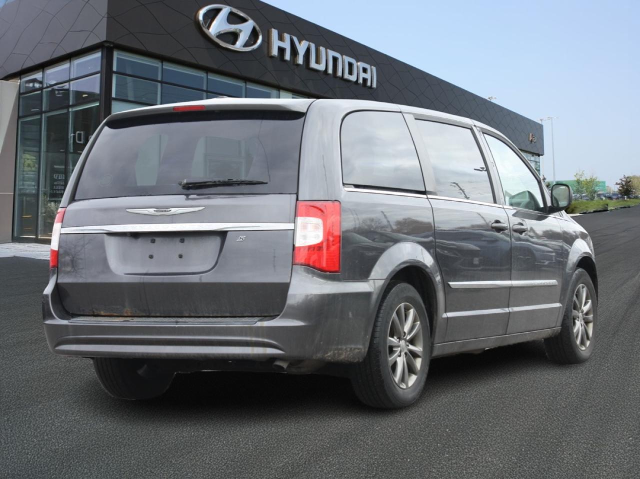 2016 Chrysler Town & Country 4dr Wgn S As-Is Special Photo