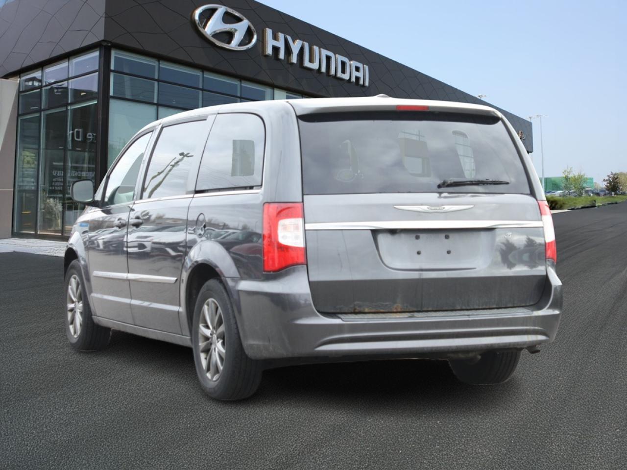 2016 Chrysler Town & Country 4dr Wgn S As-Is Special Photo