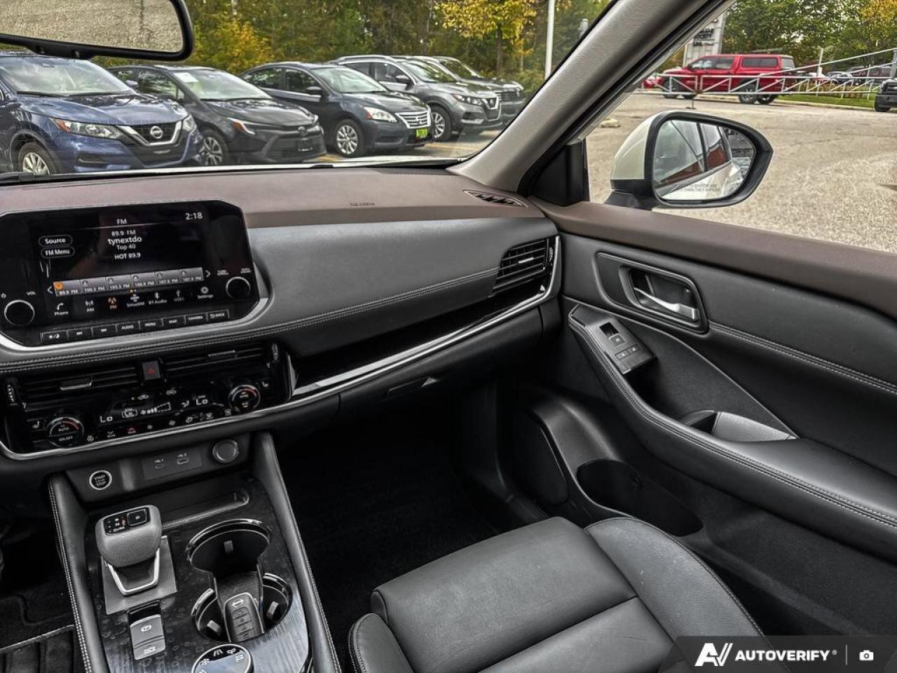 2023 Nissan Rogue SL Photo