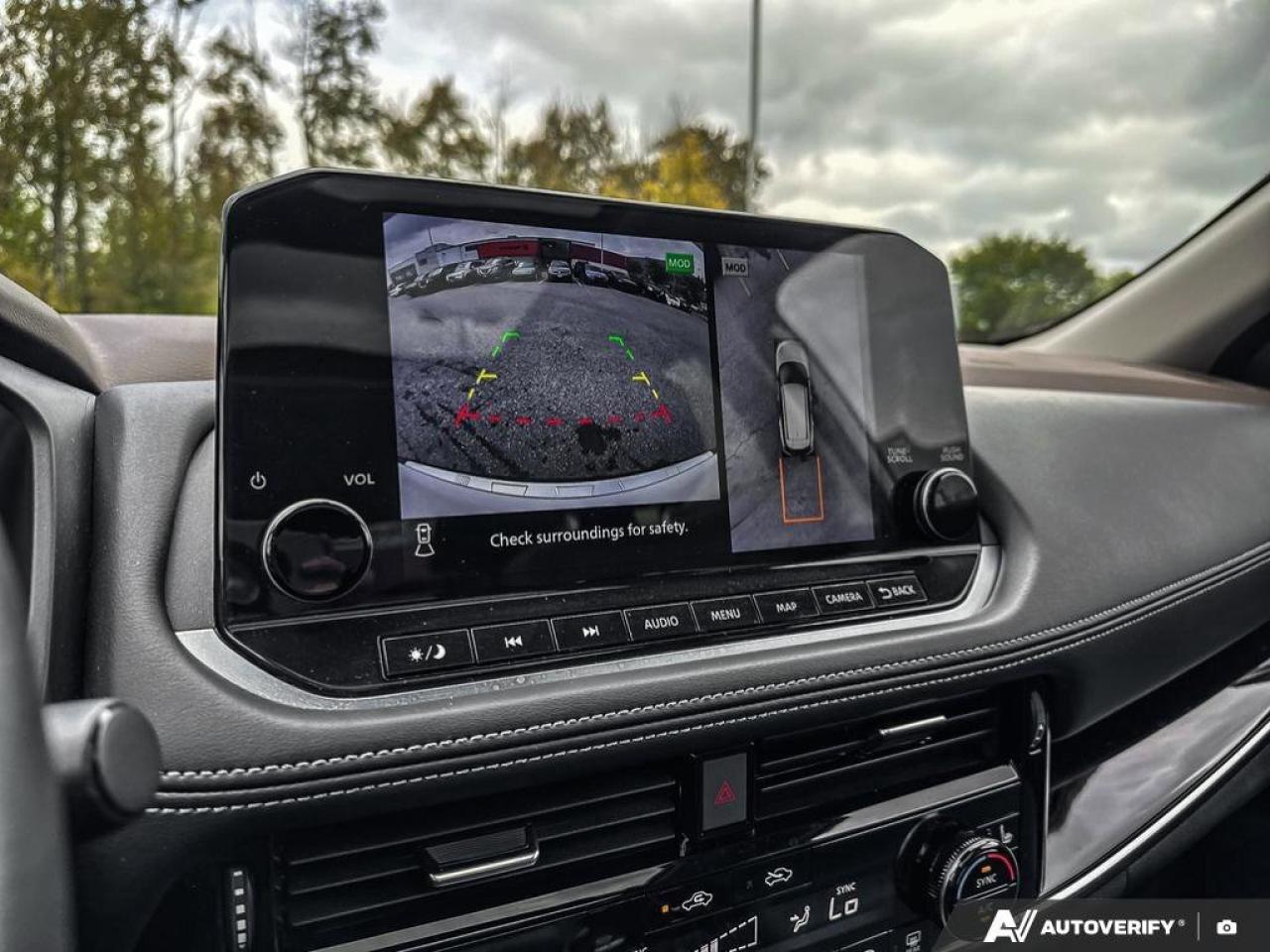 2023 Nissan Rogue SL Photo