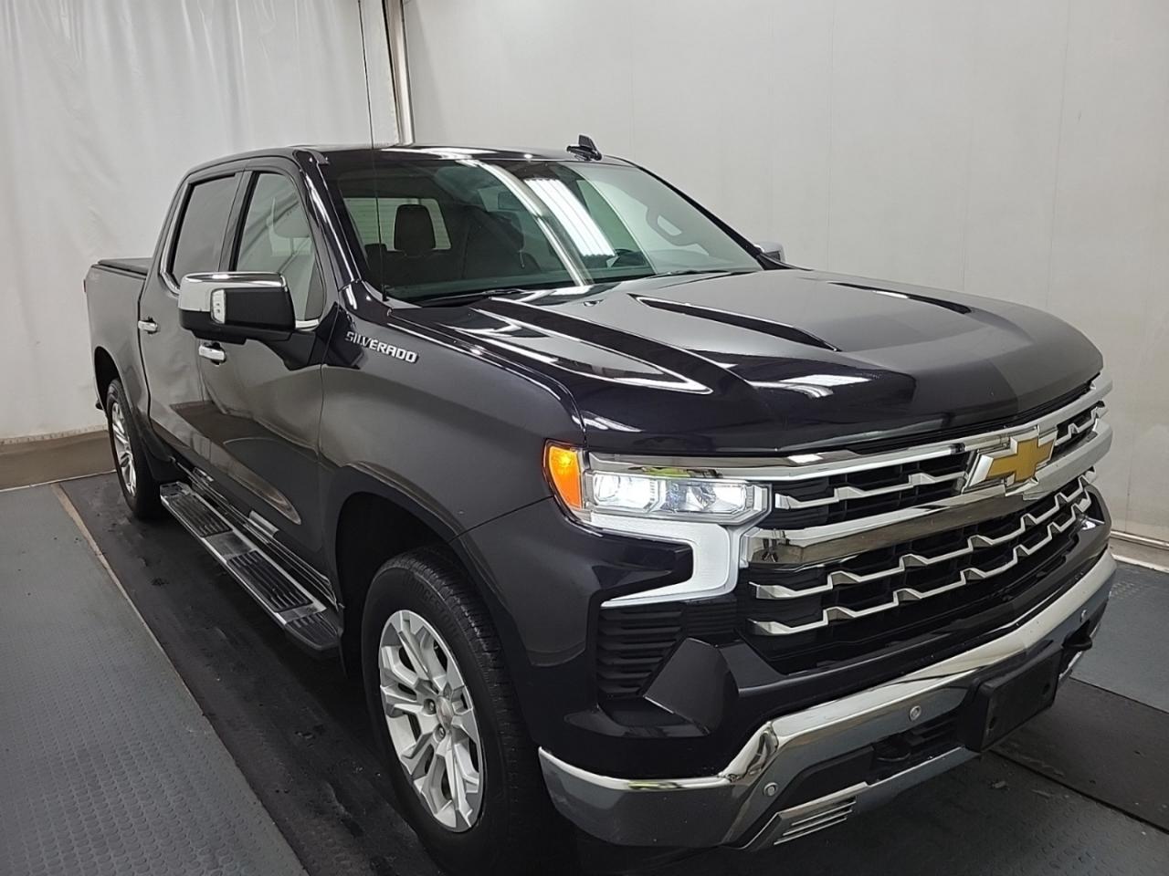 2022 Chevrolet Silverado 1500 4WD Crew Cab 147 LTZ Photo2