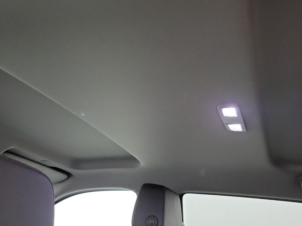 2022 Chevrolet Silverado 1500 4WD Crew Cab 147 LTZ Photo3