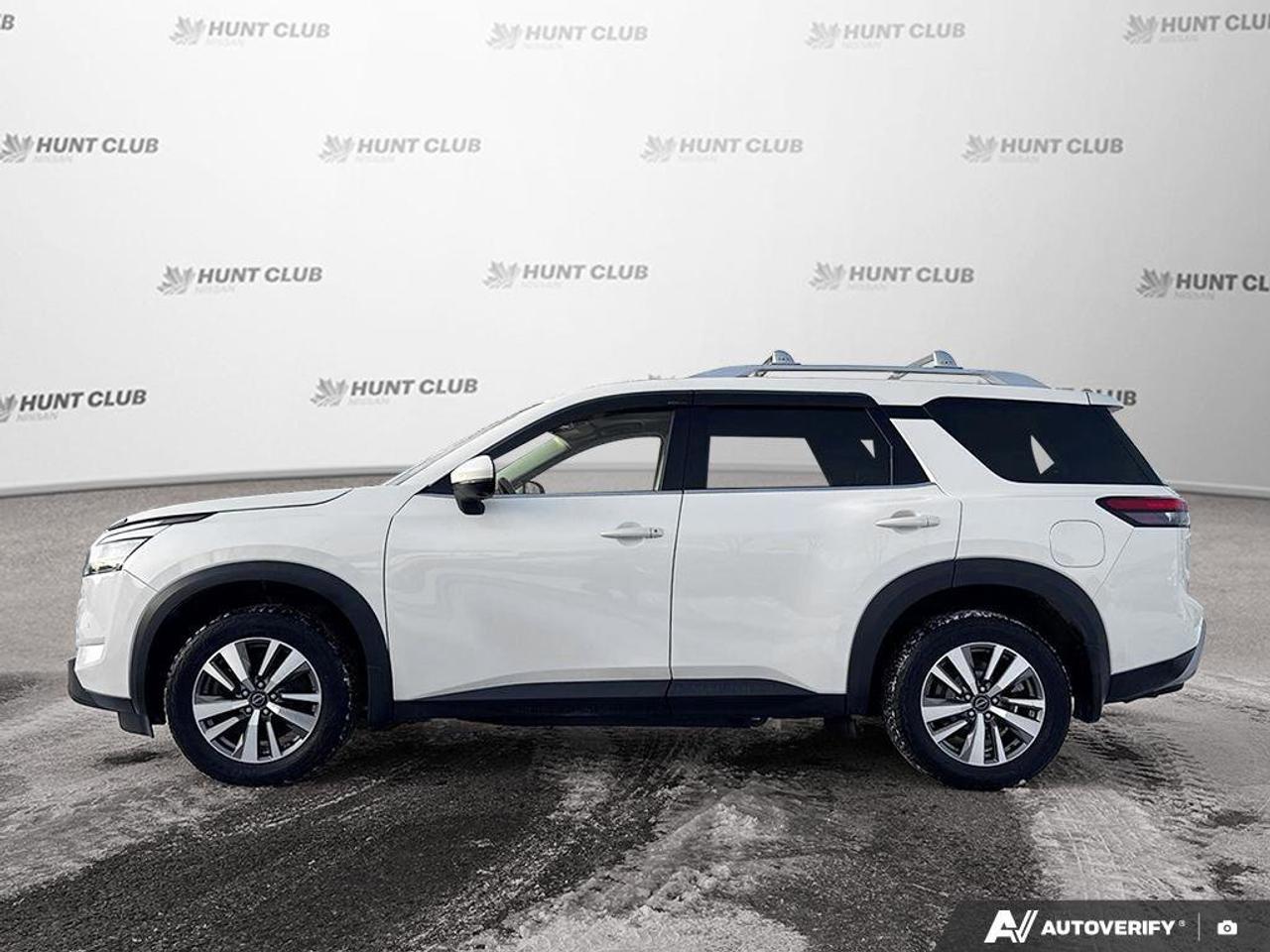 2023 Nissan Pathfinder SL Photo