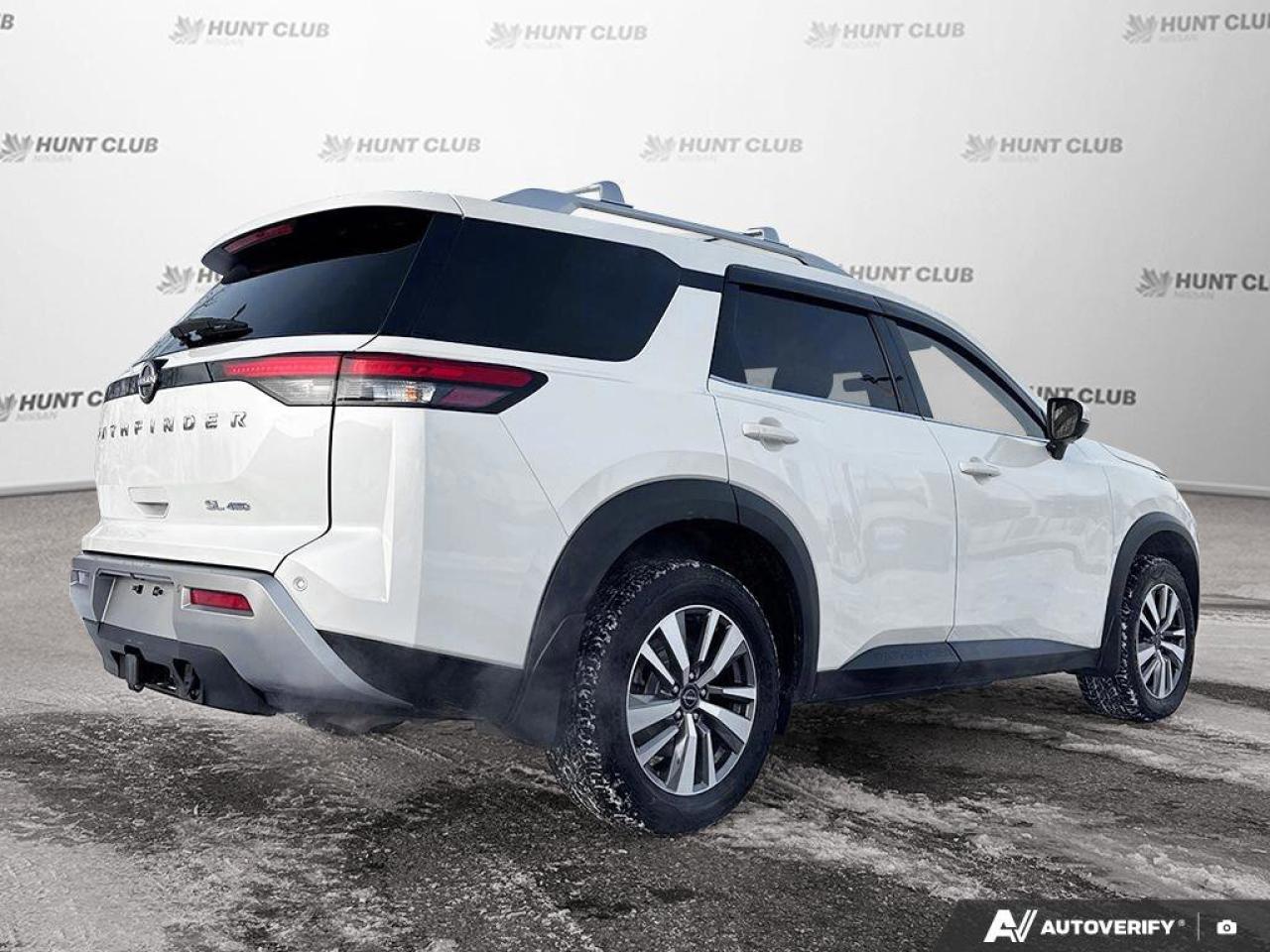 2023 Nissan Pathfinder SL Photo