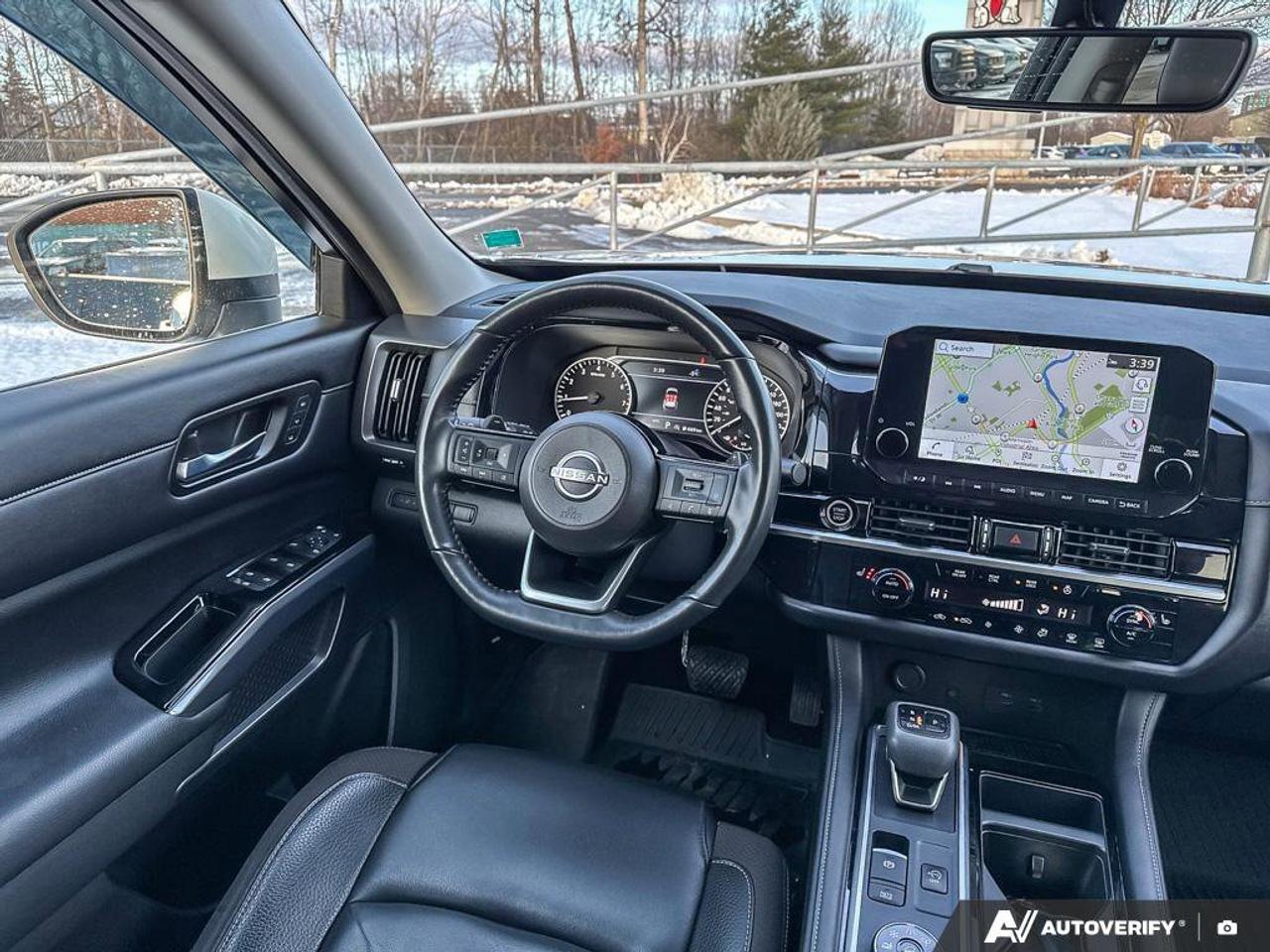 2023 Nissan Pathfinder SL Photo