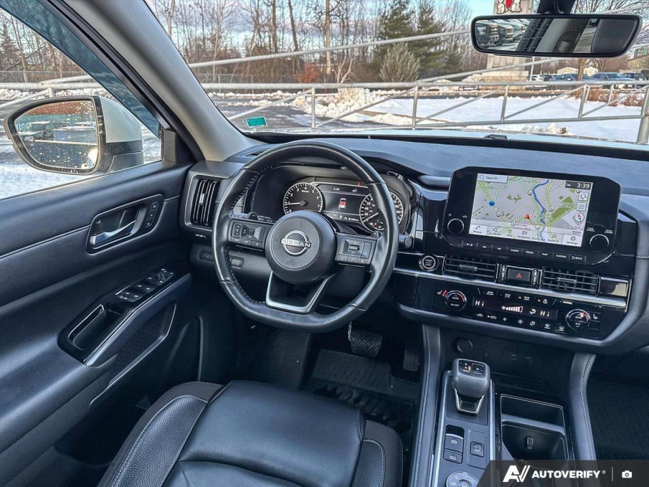 2023 Nissan Pathfinder SL Photo