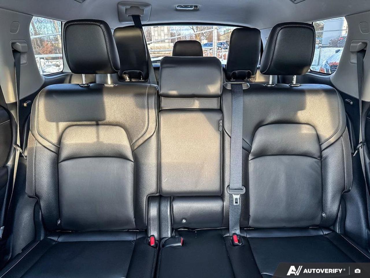 2023 Nissan Pathfinder SL Photo