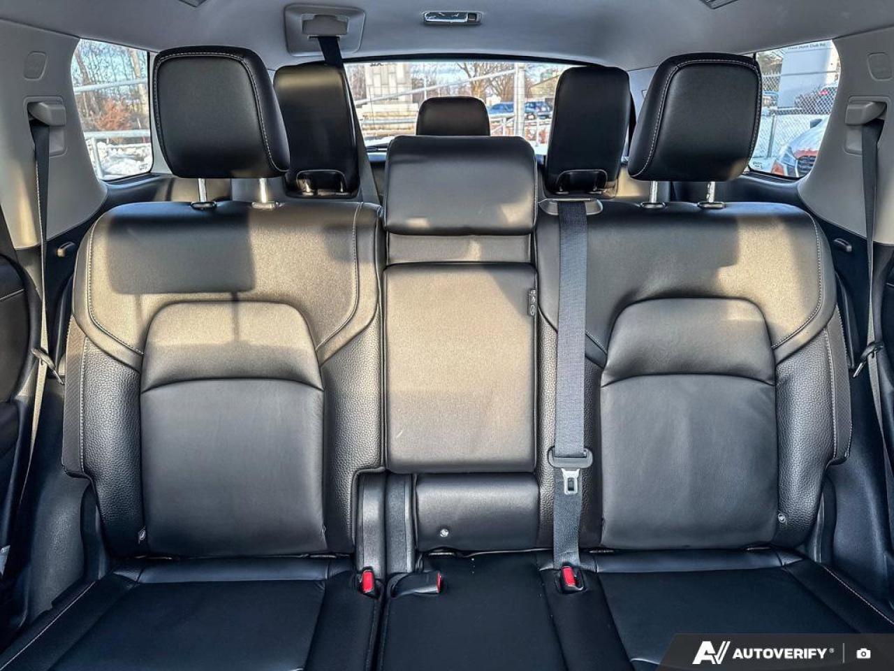 2023 Nissan Pathfinder SL Photo