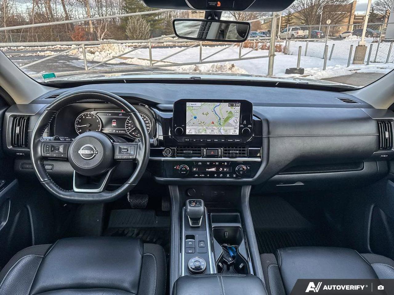 2023 Nissan Pathfinder SL Photo