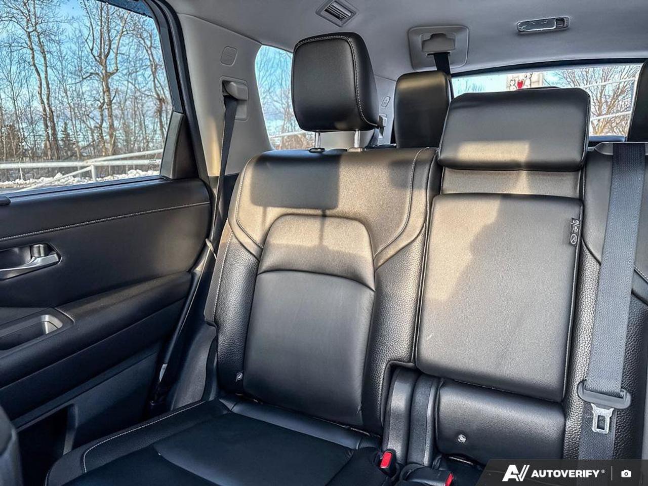 2023 Nissan Pathfinder SL Photo