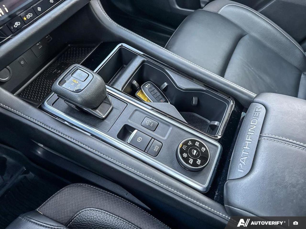 2023 Nissan Pathfinder SL Photo