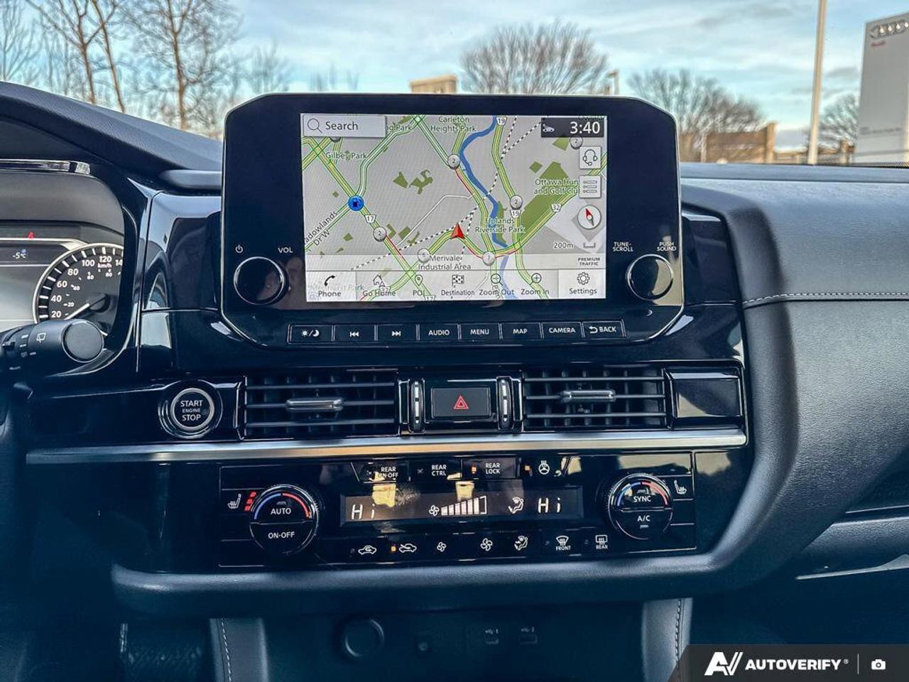 2023 Nissan Pathfinder SL Photo