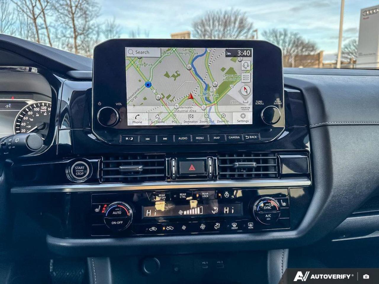 2023 Nissan Pathfinder SL Photo