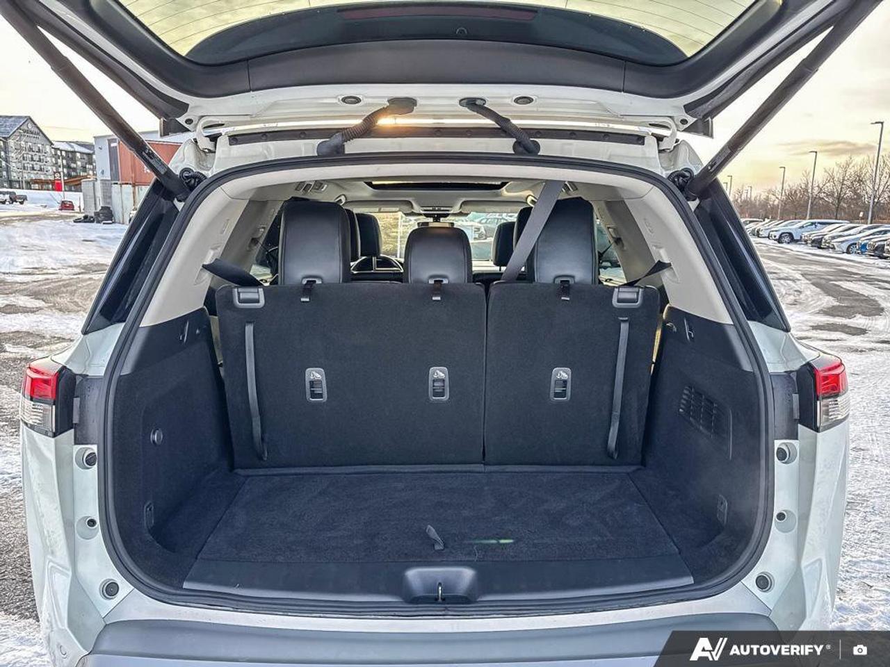 2023 Nissan Pathfinder SL Photo