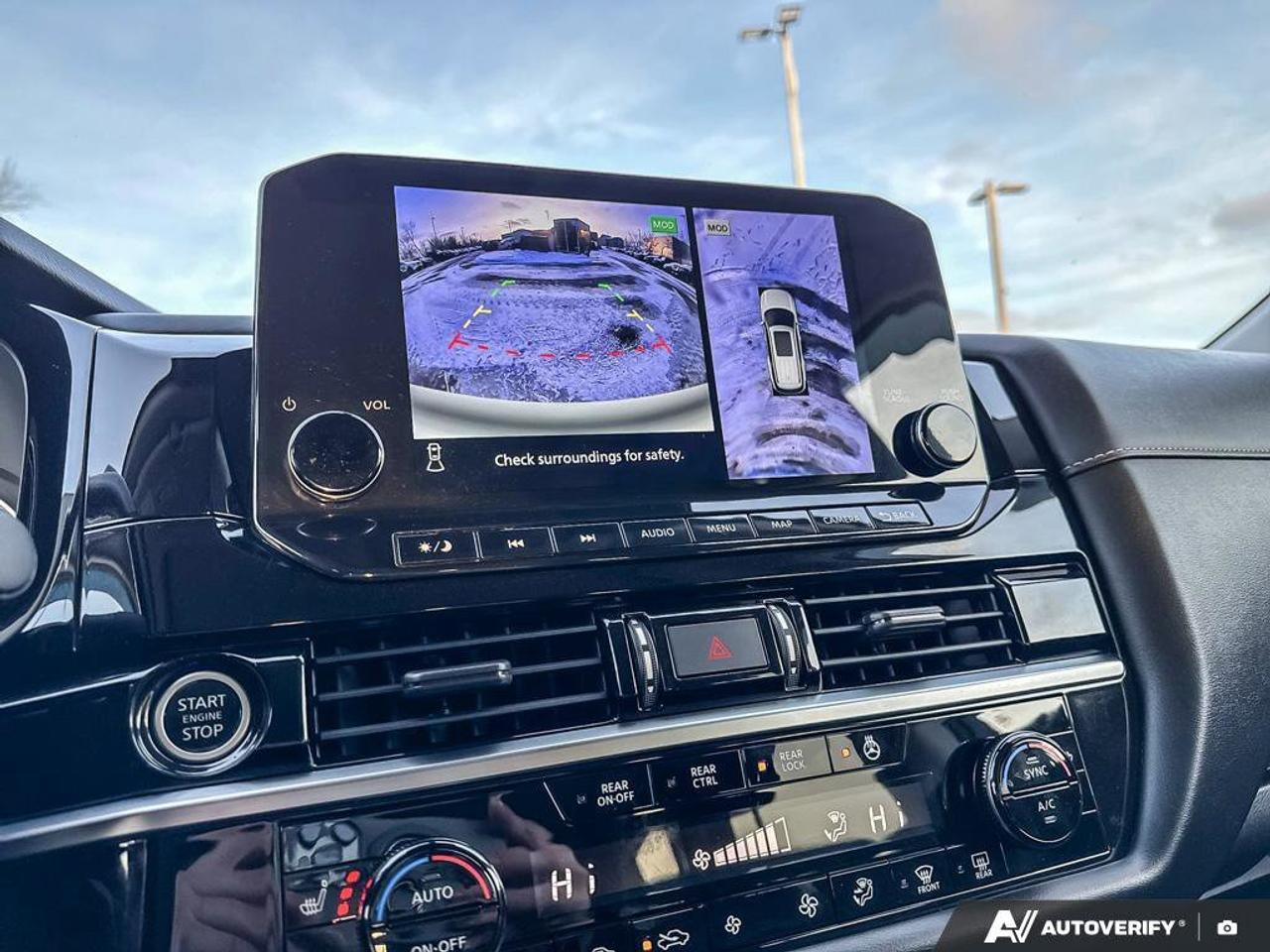 2023 Nissan Pathfinder SL Photo