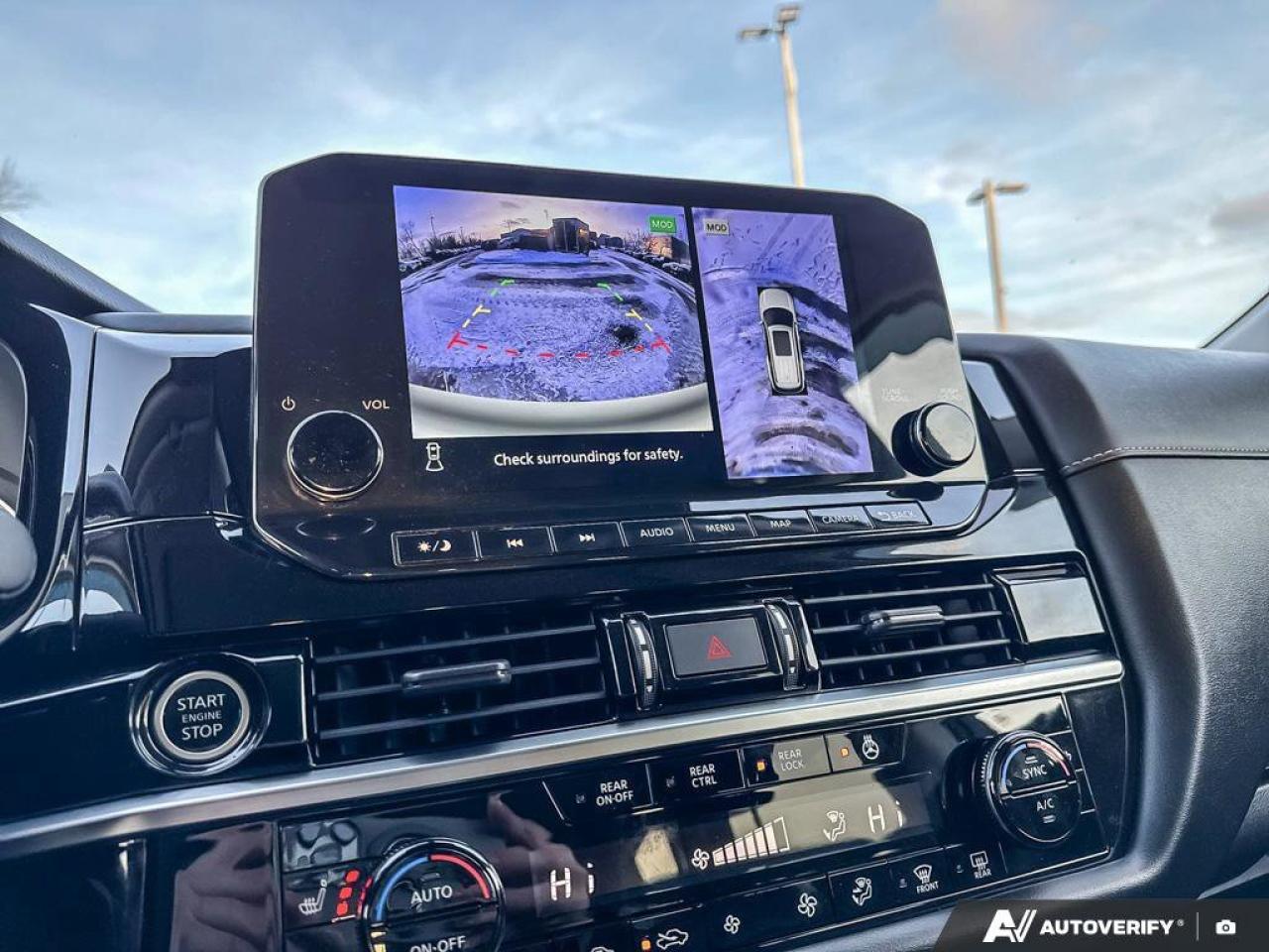 2023 Nissan Pathfinder SL Photo