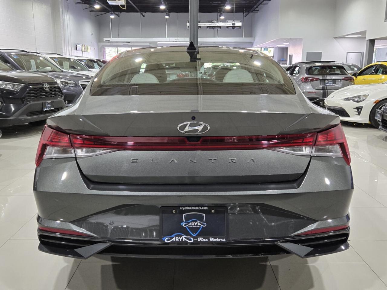 2023 Hyundai Elantra Luxury PKG No Accidents 2 Tone Leather & Sunroof R Photo