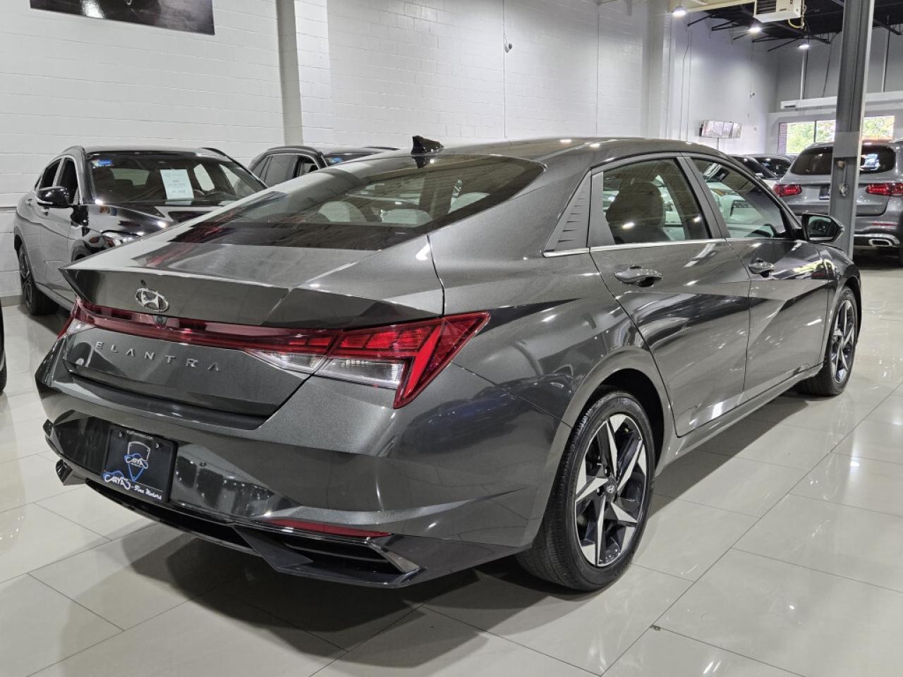 2023 Hyundai Elantra Luxury PKG No Accidents 2 Tone Leather & Sunroof R Photo