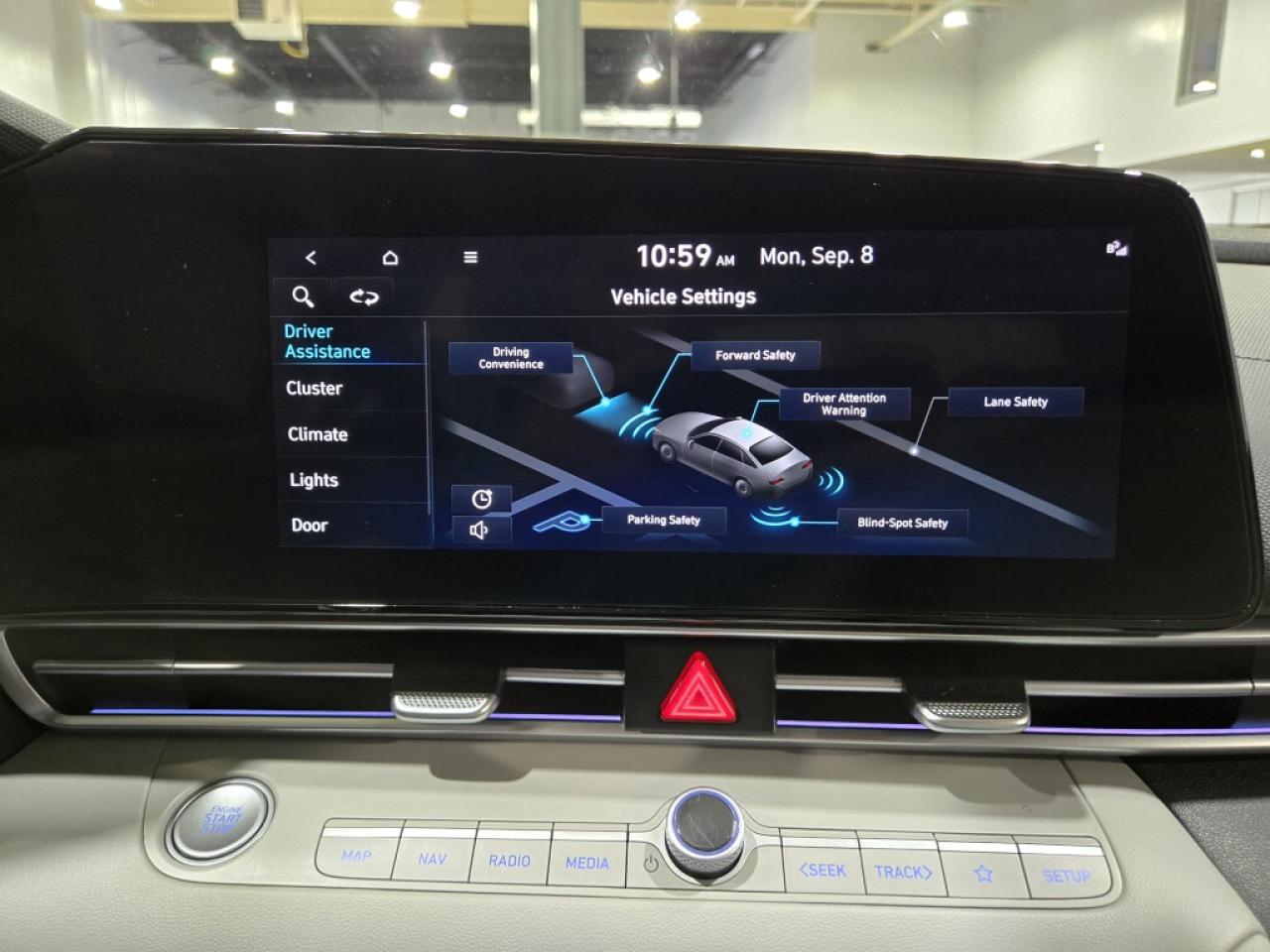 2023 Hyundai Elantra Luxury PKG No Accidents 2 Tone Leather & Sunroof R Photo